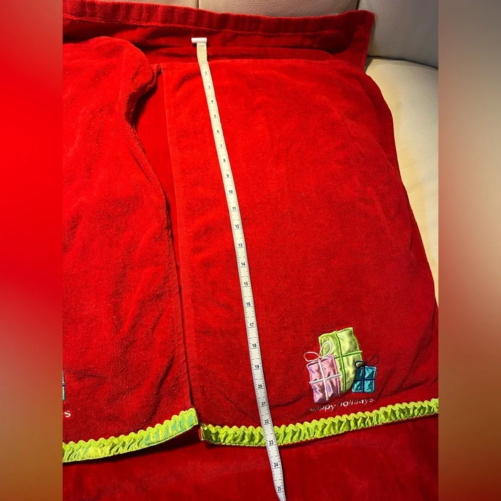 Briggs New York Vintage Vibrant Red and Gold Towels